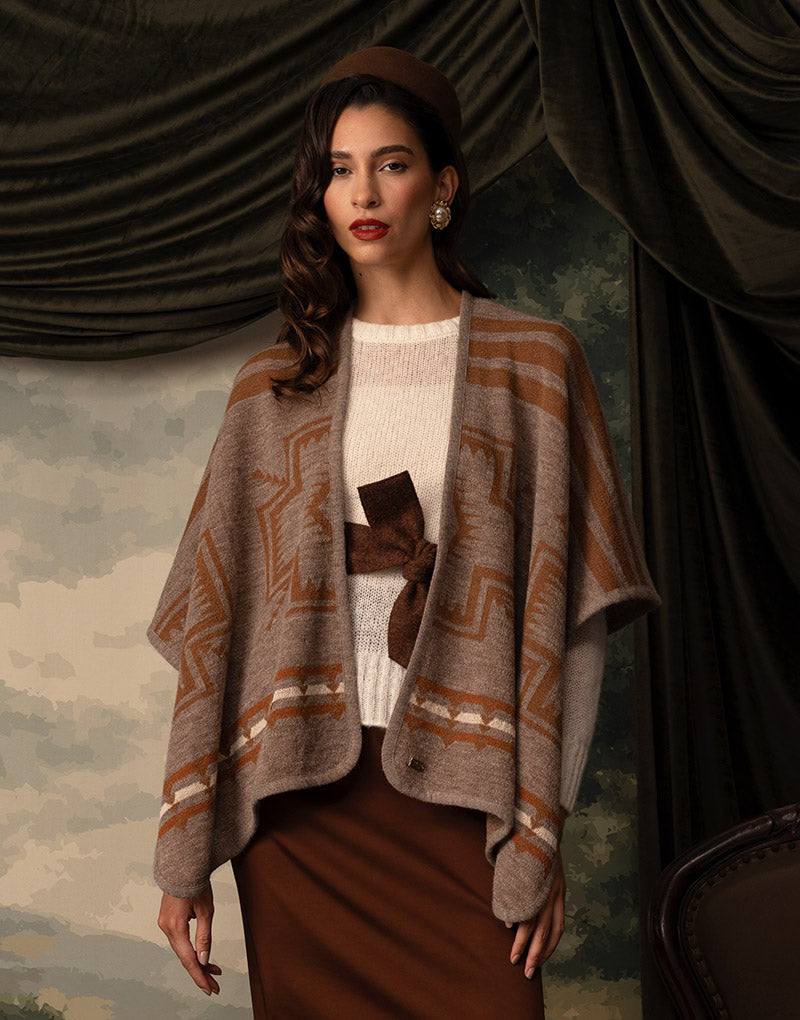 Capa Ranchera Folk Cape | capa de baby alpaca elegante con diseño sofisticado moderno ...
